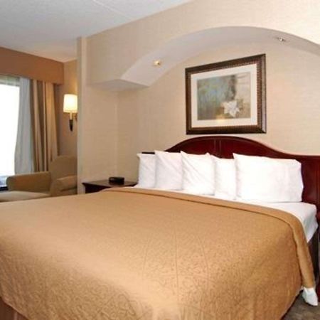 Quality Inn & Suites Bensalem Oda fotoğraf