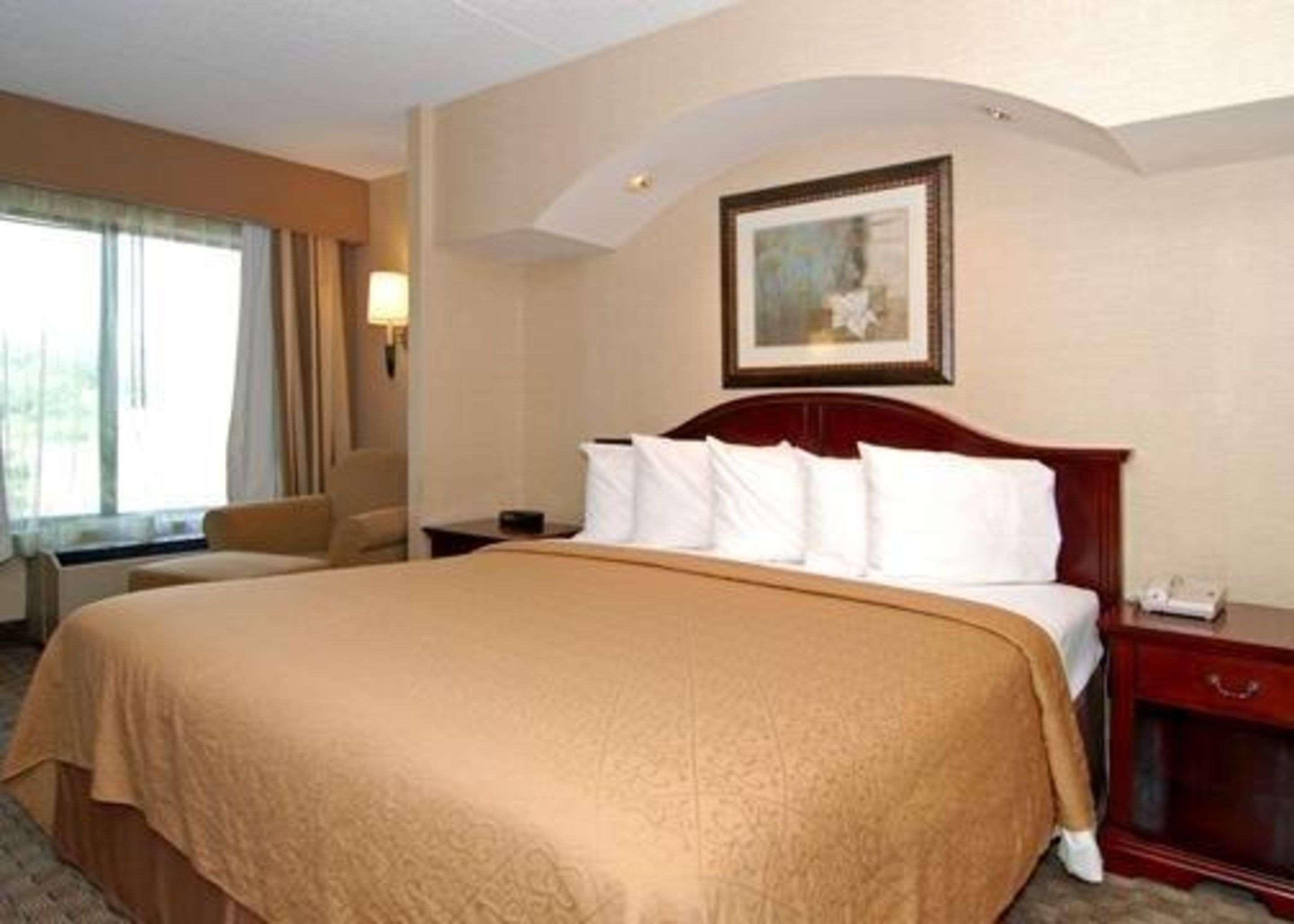Quality Inn & Suites Bensalem Oda fotoğraf