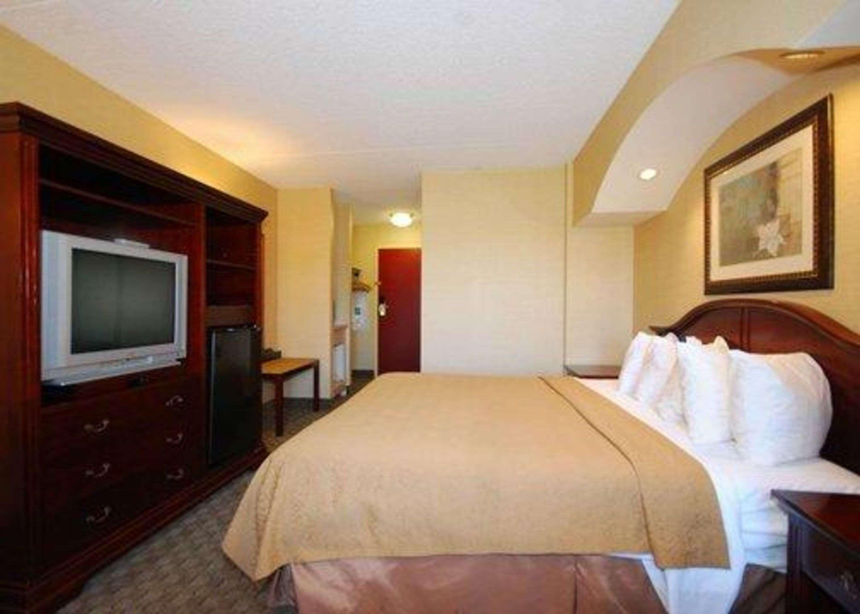 Quality Inn & Suites Bensalem Dış mekan fotoğraf