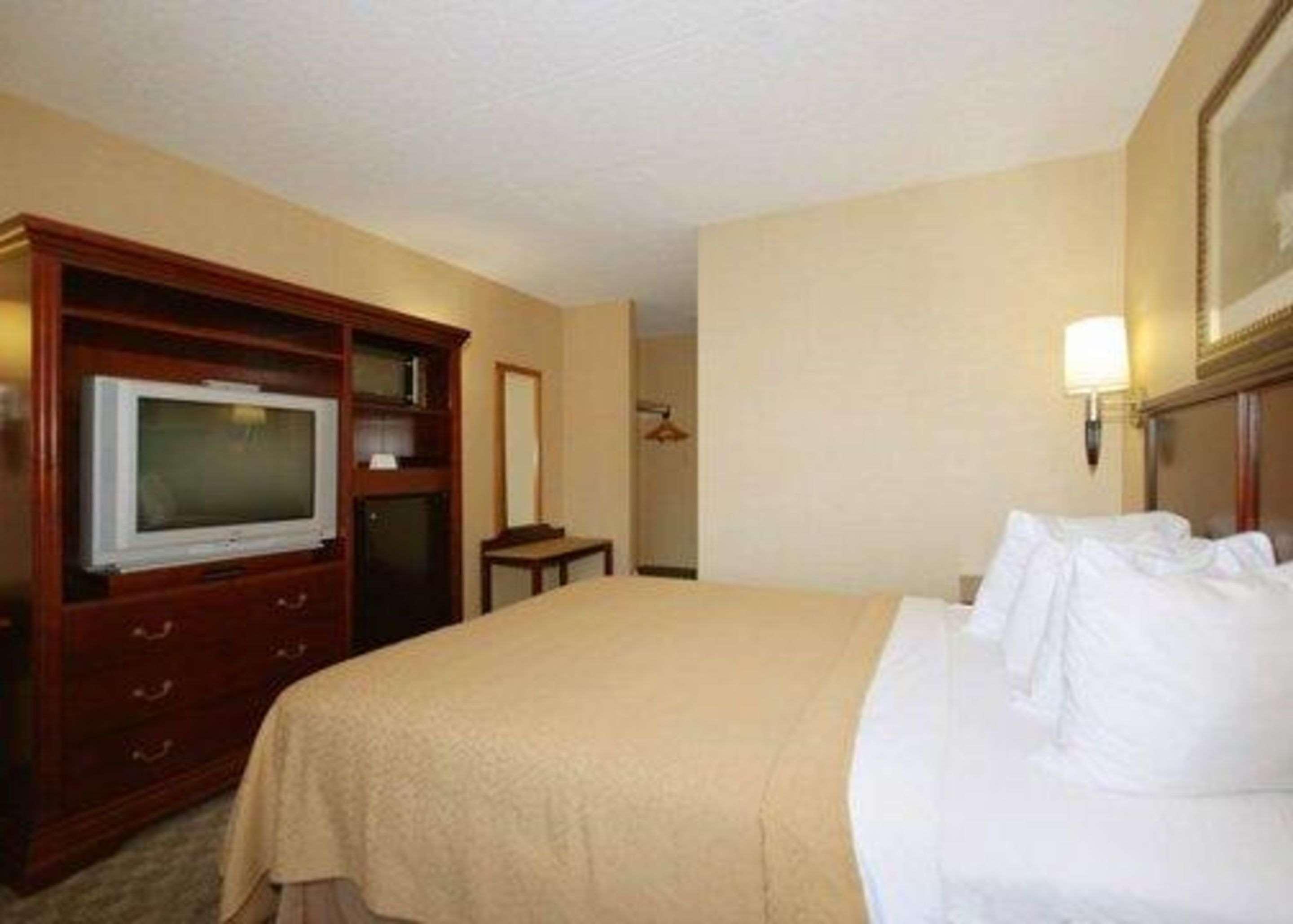 Quality Inn & Suites Bensalem Dış mekan fotoğraf