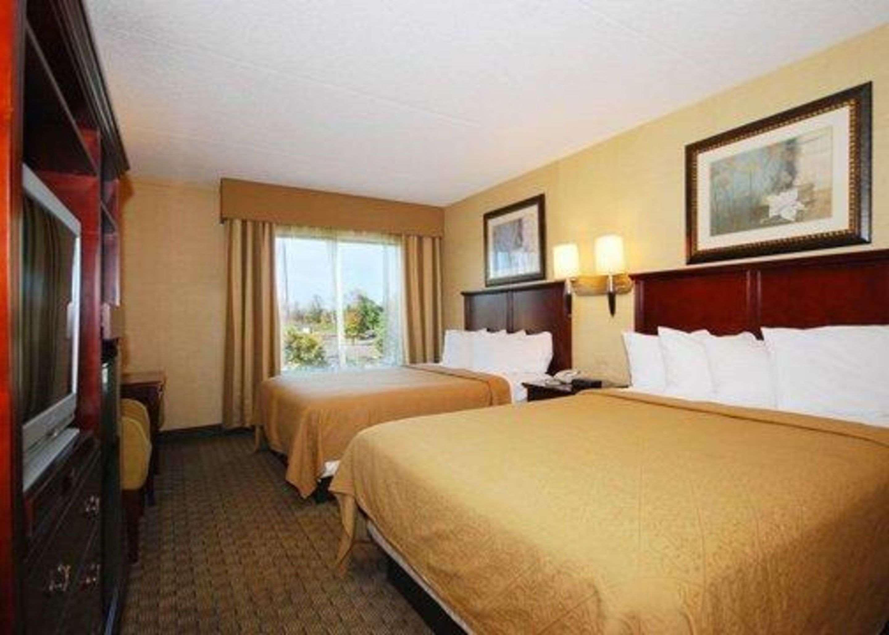 Quality Inn & Suites Bensalem Dış mekan fotoğraf