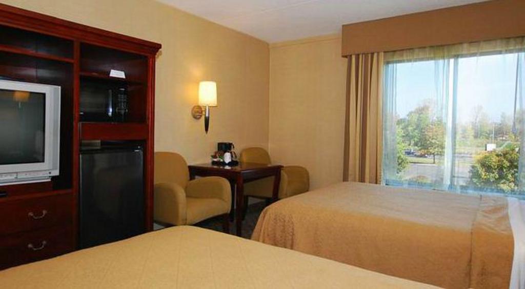Quality Inn & Suites Bensalem Dış mekan fotoğraf