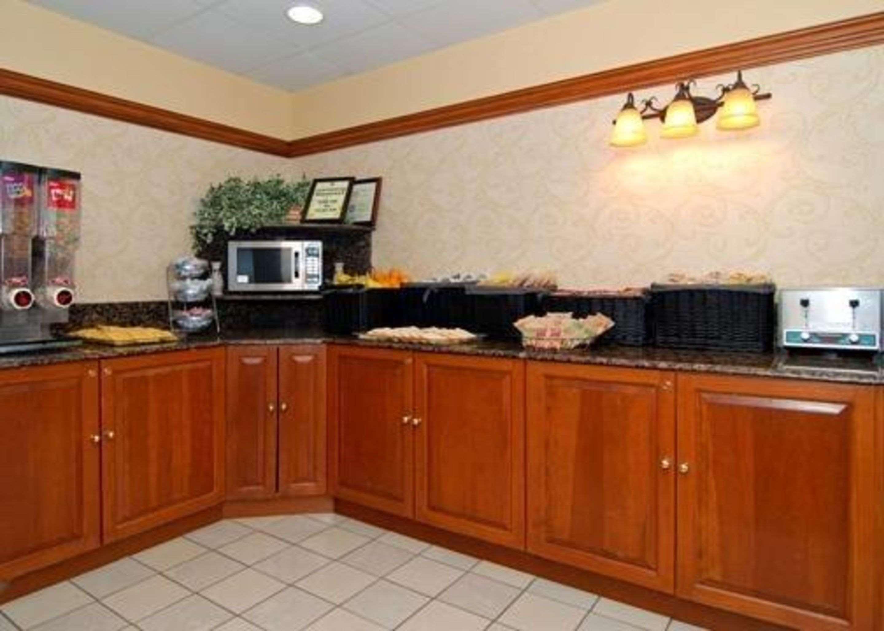 Quality Inn & Suites Bensalem Dış mekan fotoğraf