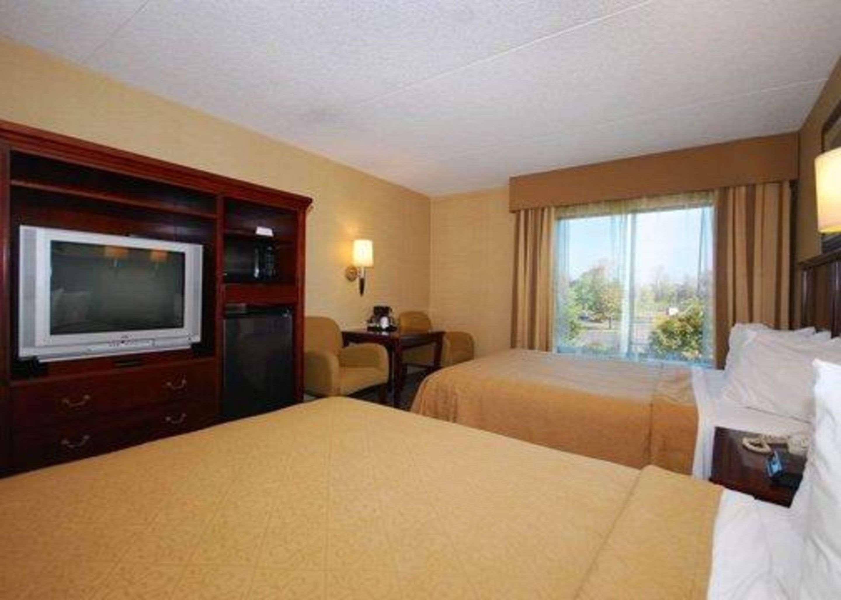 Quality Inn & Suites Bensalem Dış mekan fotoğraf