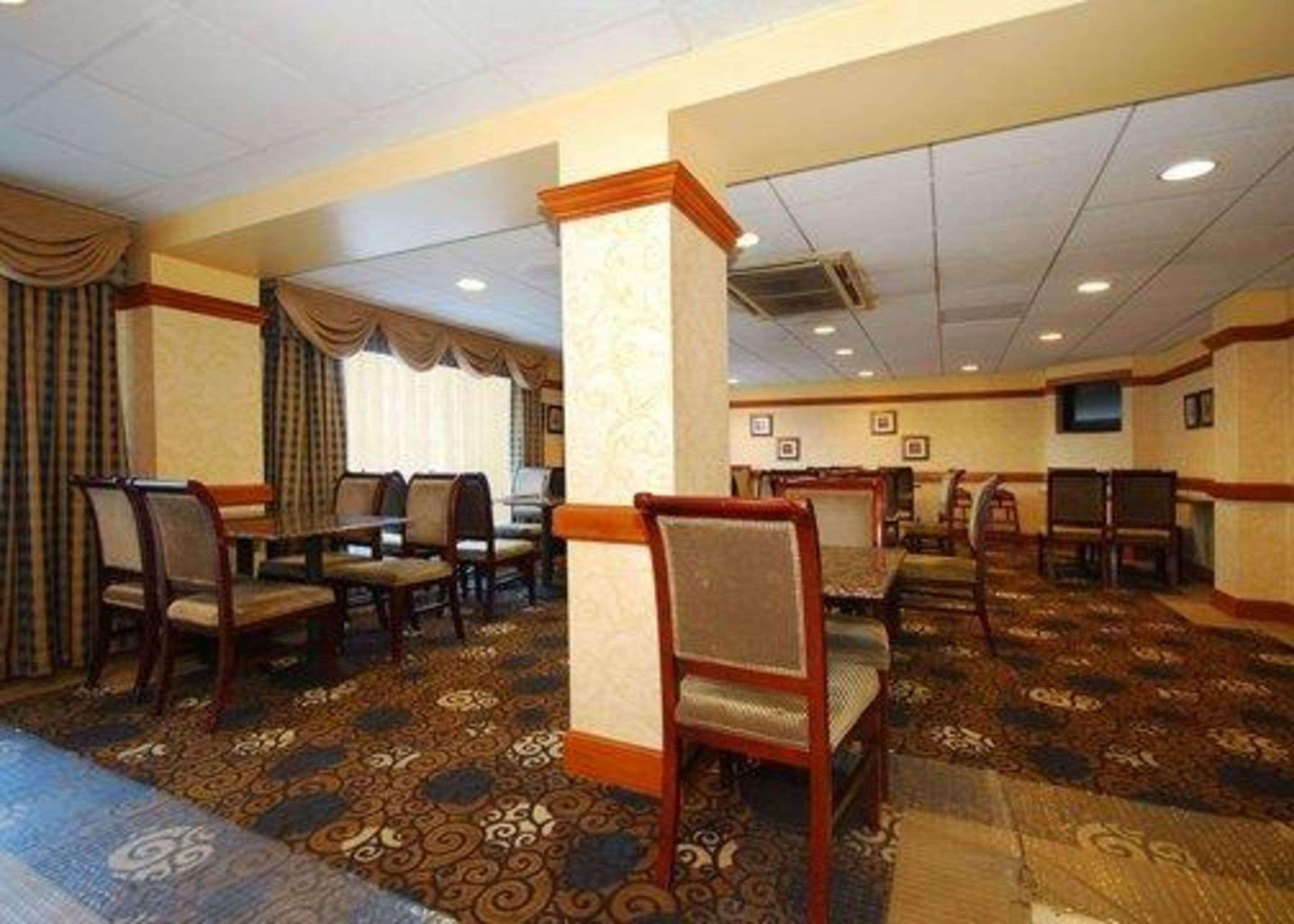 Quality Inn & Suites Bensalem Dış mekan fotoğraf