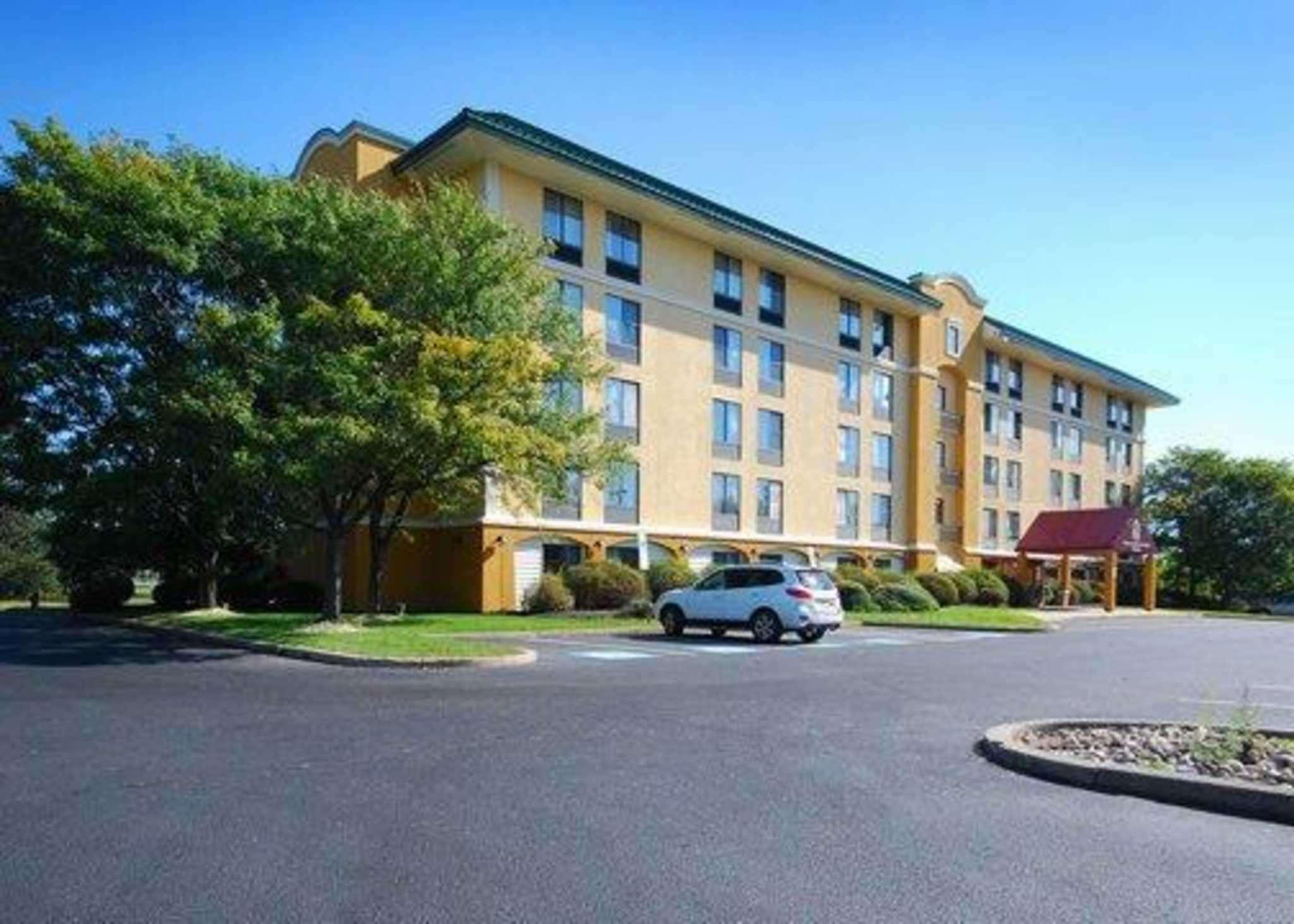 Quality Inn & Suites Bensalem Dış mekan fotoğraf