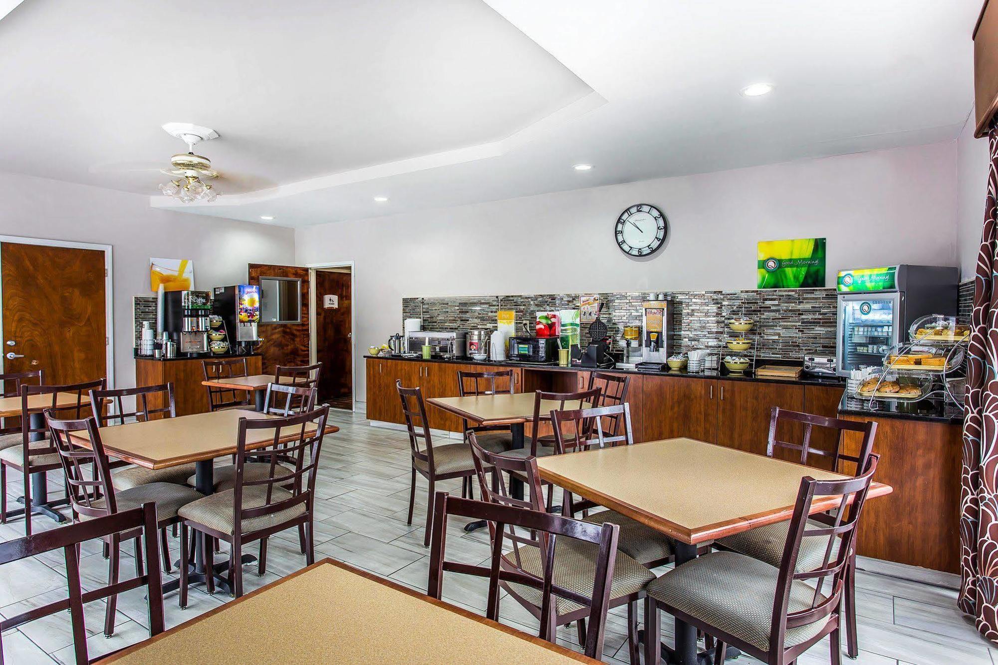 Quality Inn & Suites Bensalem Dış mekan fotoğraf
