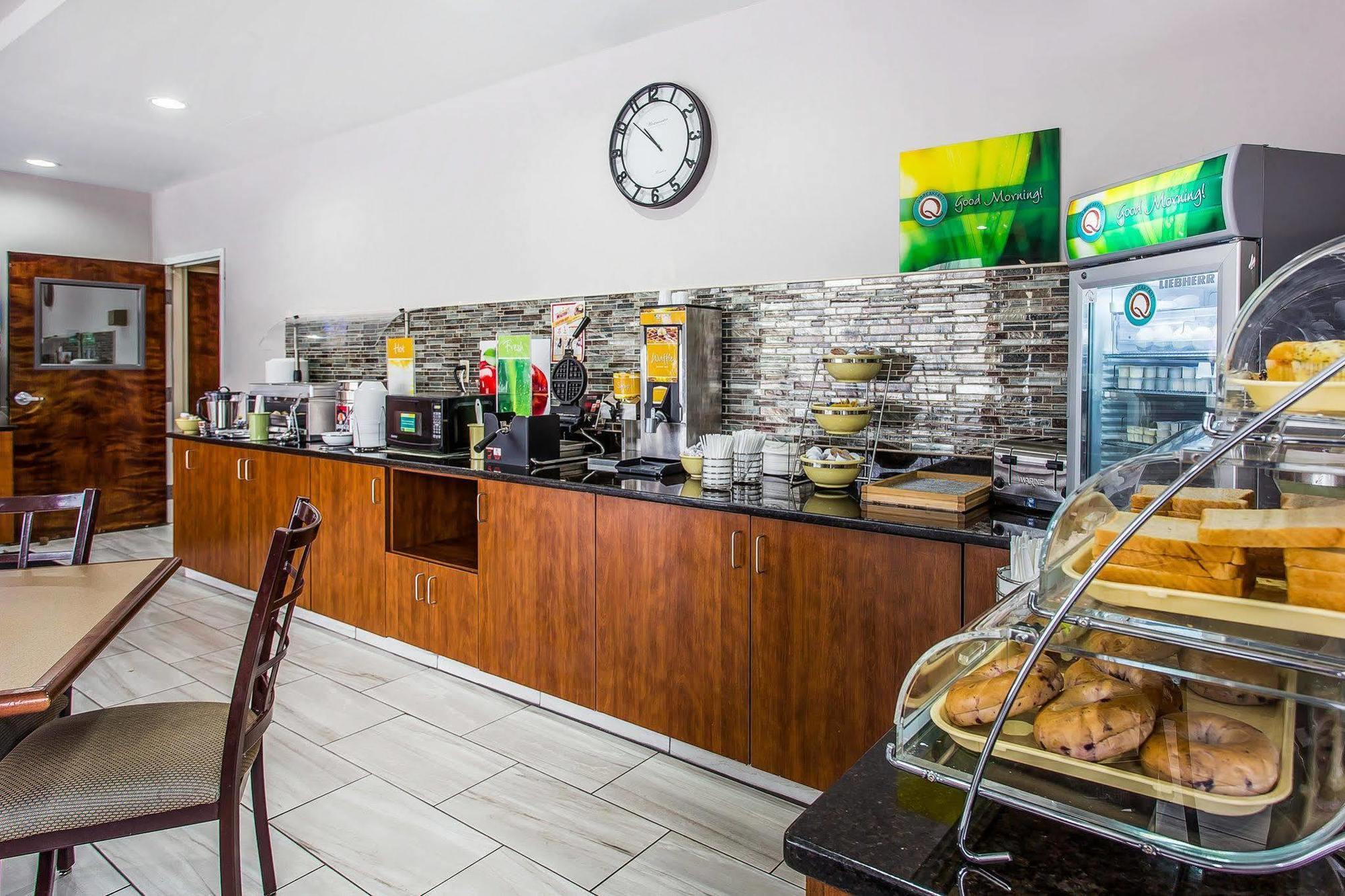 Quality Inn & Suites Bensalem Dış mekan fotoğraf
