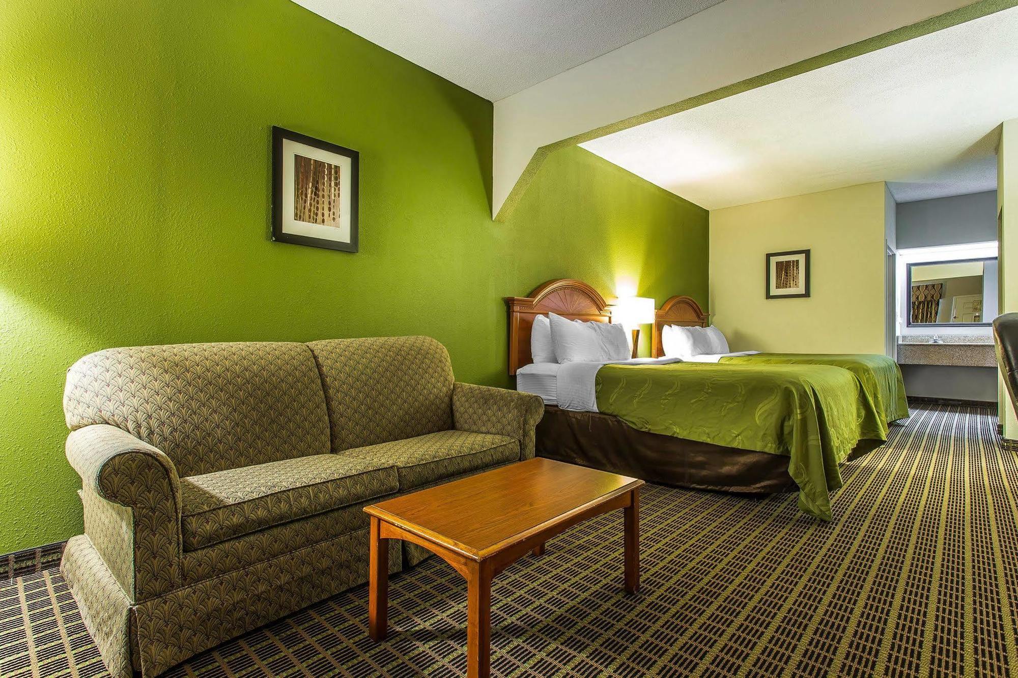 Quality Inn & Suites Bensalem Dış mekan fotoğraf