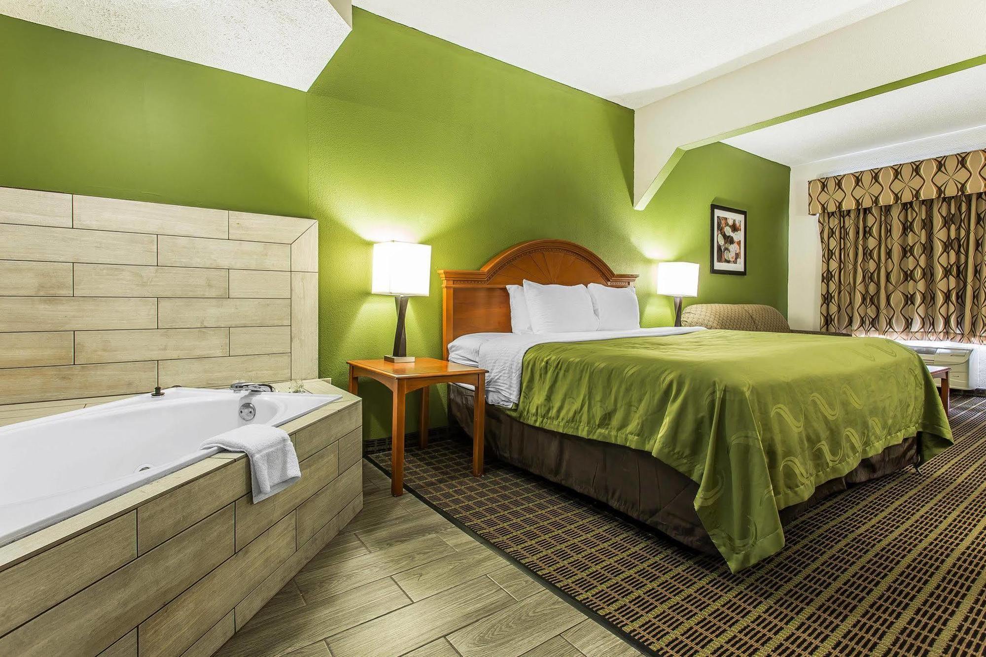 Quality Inn & Suites Bensalem Dış mekan fotoğraf