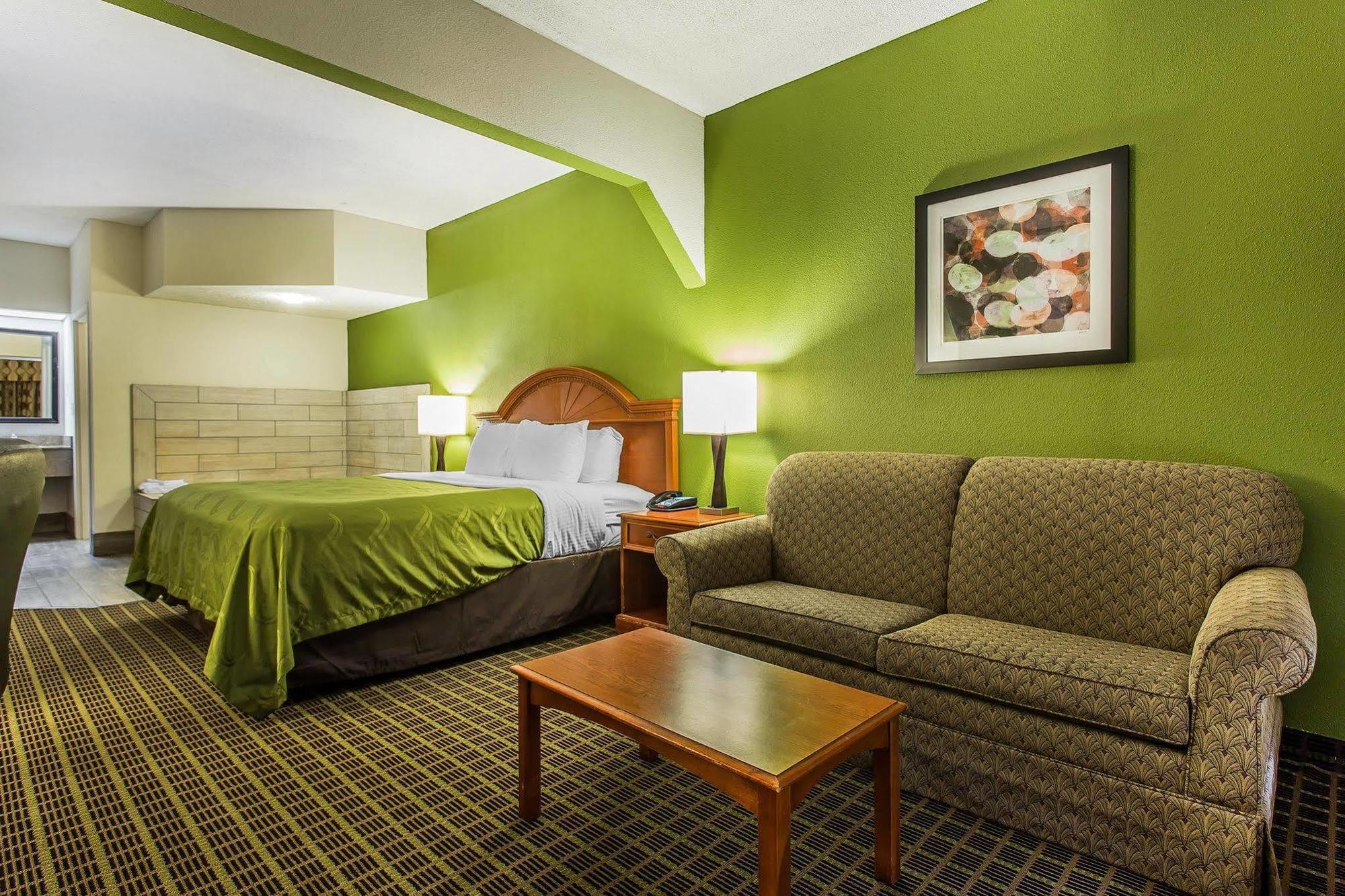 Quality Inn & Suites Bensalem Dış mekan fotoğraf