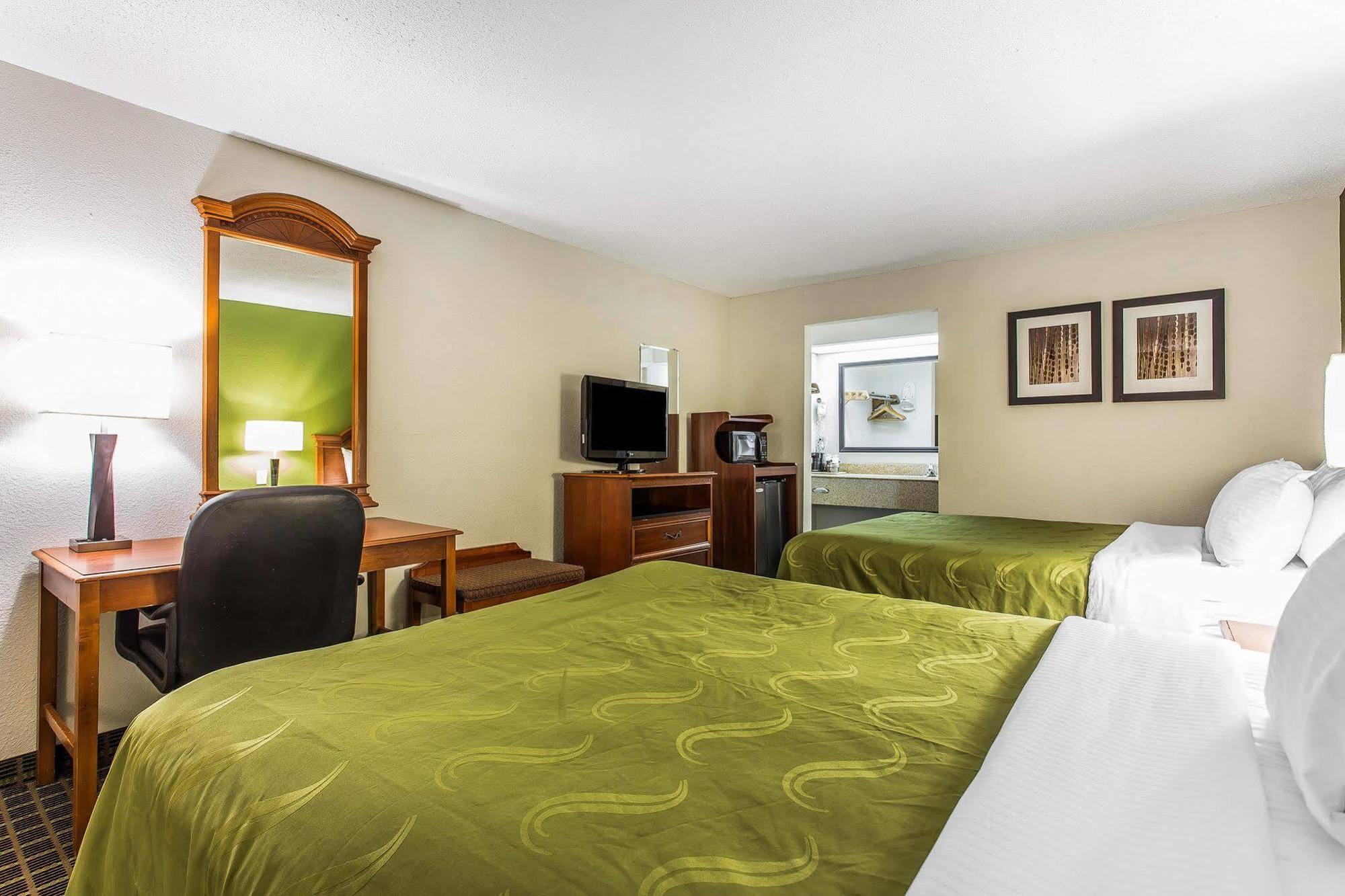 Quality Inn & Suites Bensalem Dış mekan fotoğraf