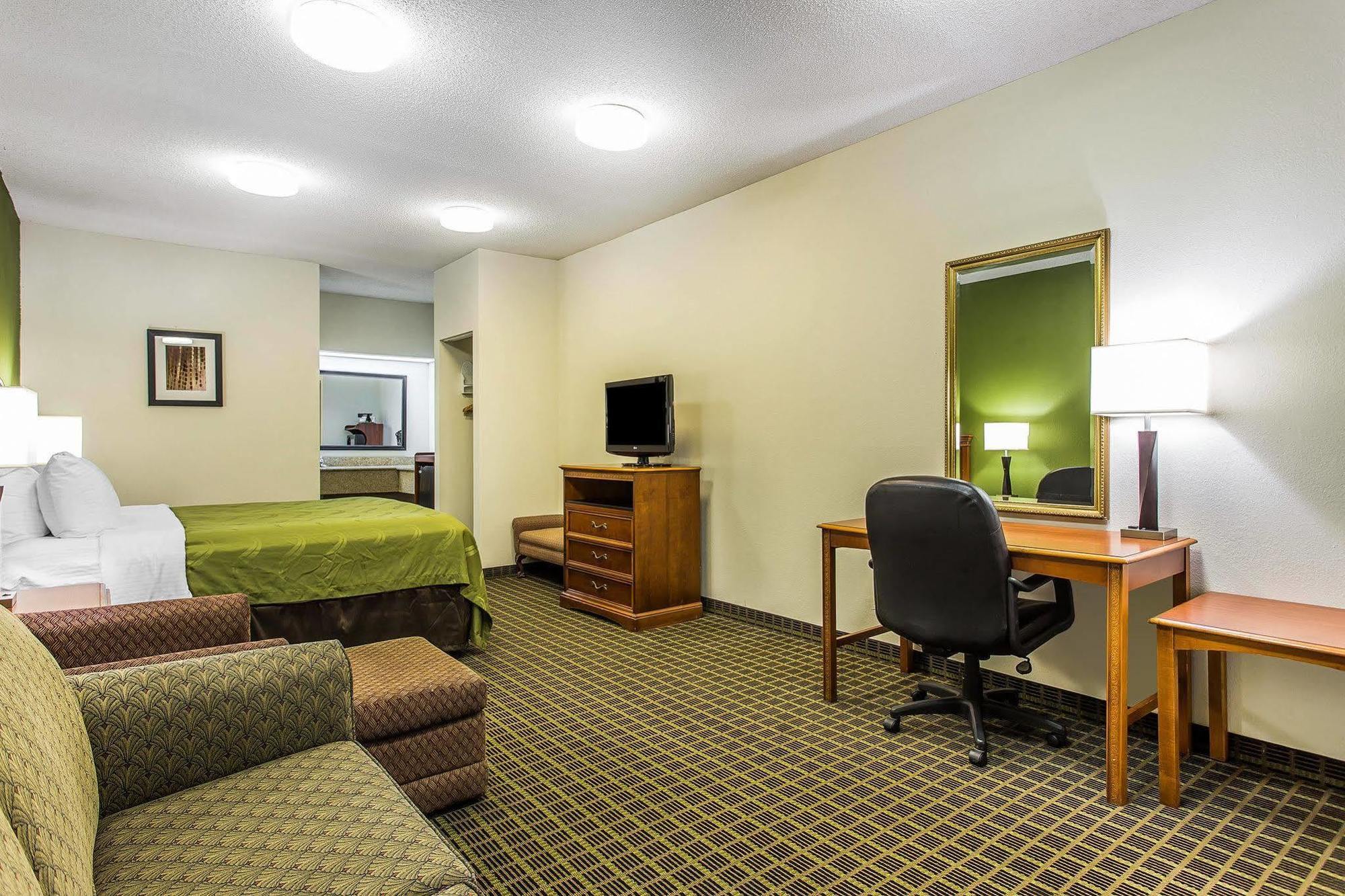 Quality Inn & Suites Bensalem Dış mekan fotoğraf