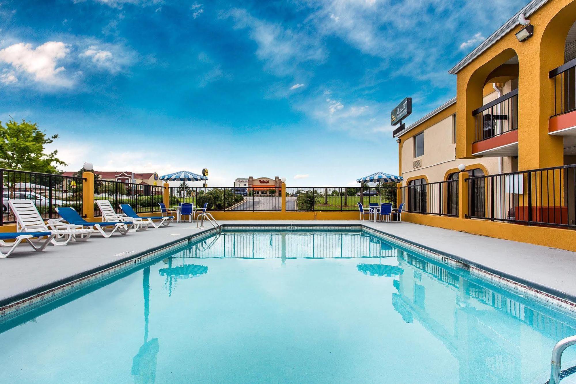 Quality Inn & Suites Bensalem Dış mekan fotoğraf